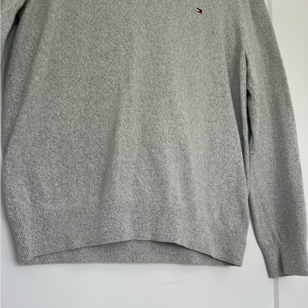 Tommy Hilfiger Classic Grey Pull over Sweater - Picture 2 of 9